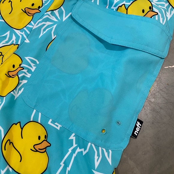Unisex 🐥board shorts by NEFF! Side pockets and a large pocket in back- see pic! - Picture 9 of 11